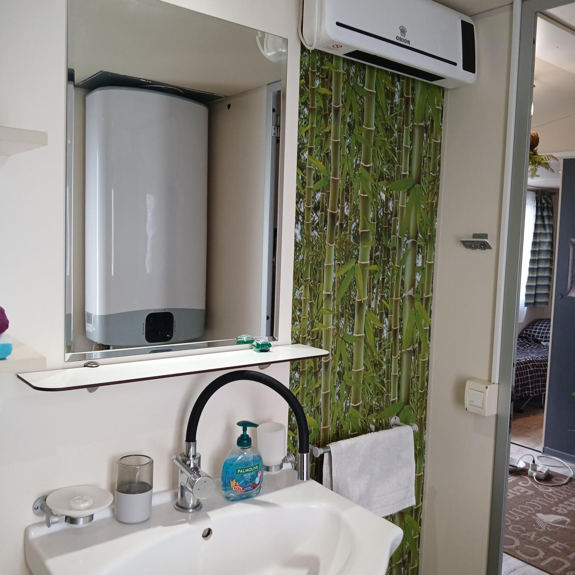 Kek-Feher Mobilhaz Zsombo Exterior photo